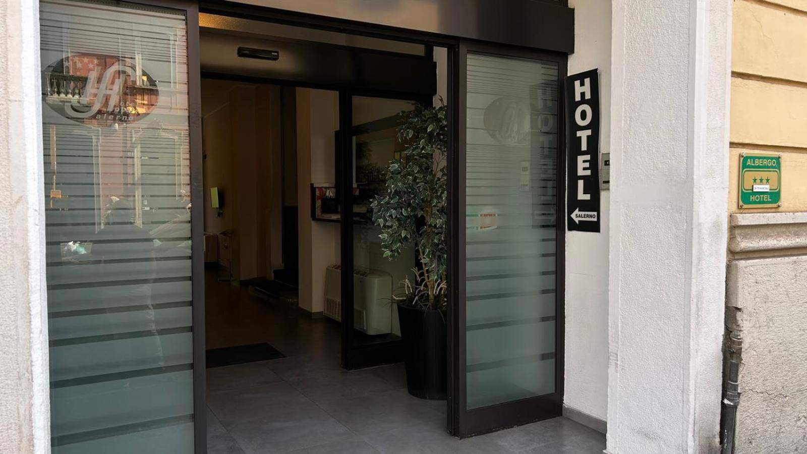 Albergo Salerno, Milan